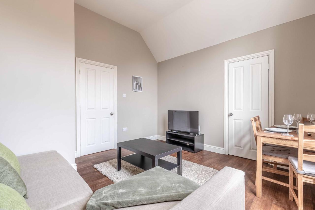 Cosy Central Windsor Apartment & Free Parking! Extérieur photo
